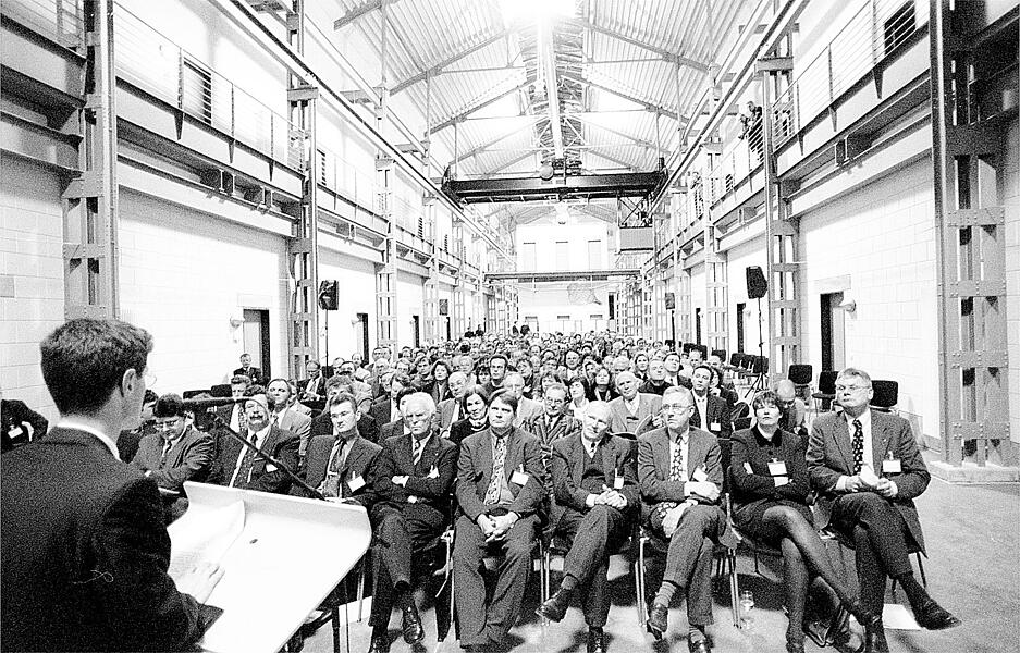 Rund 350 Gäste besuchen die Veranstaltung der Heilbronner Wirtschaftsjunioren im Jahr 1999. Rund 350 Gäste besuchen die Veranstaltung der Heilbronner Wirtschaftsjunioren im Jahr 1999.