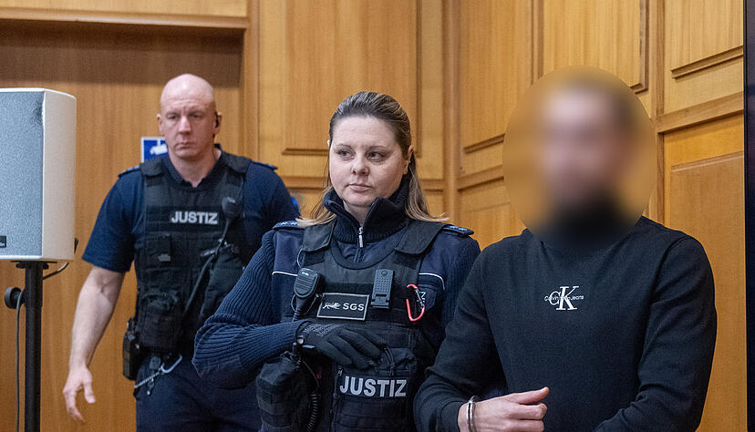 Die Beziehung eines 29 Jahre alten Angeklagten mit seiner Exfreundin soll von Gewalt gepr&auml;gt gewesen sein. Er muss sich unter anderem wegen versuchten Mordes verantworten.