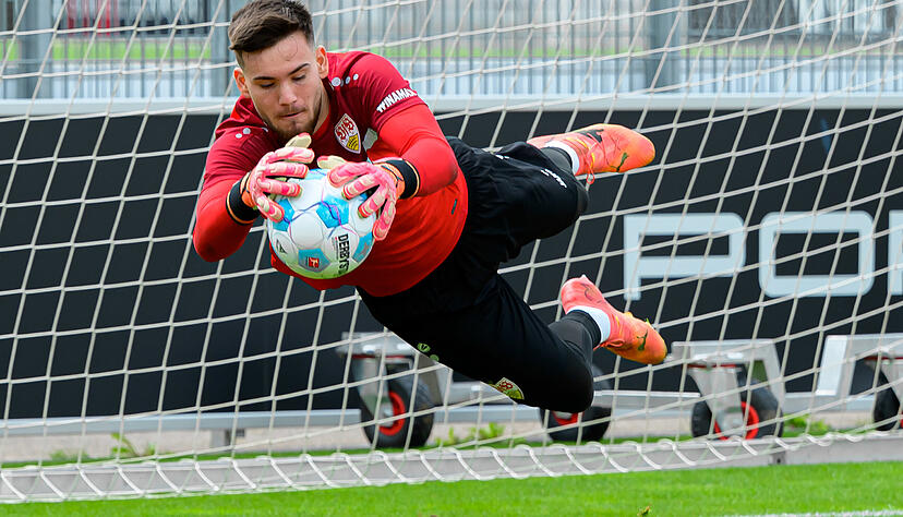Dennis Seimen ist zwar erst 18, beim VfB hat er sich aber bereits einen Namen als Torhüter gemacht. Dennis Seimen ist zwar erst 18, beim VfB hat er sich aber bereits einen Namen als Torhüter gemacht.