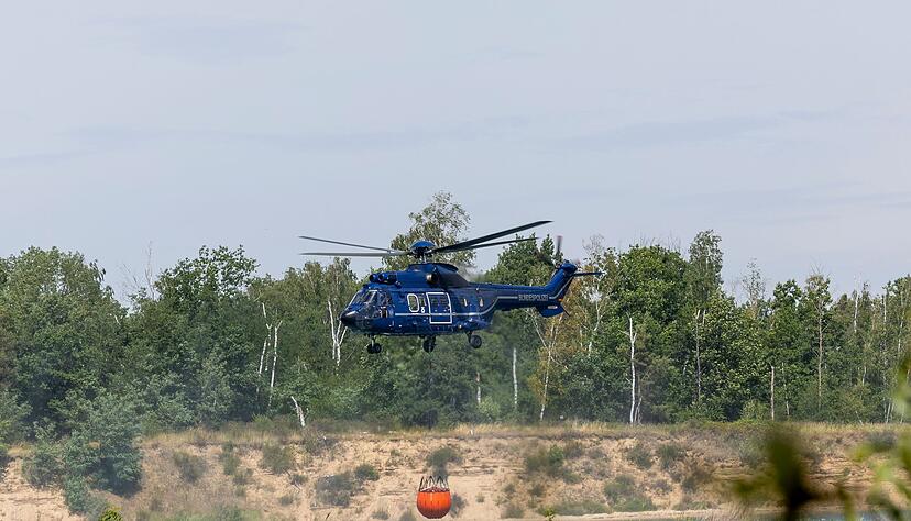 Seit Tagen läuft der Einsatz gegen den Waldbrand auf dem ehemaligen Truppenübungsplatz. Seit Tagen läuft der Einsatz gegen den Waldbrand auf dem ehemaligen Truppenübungsplatz.