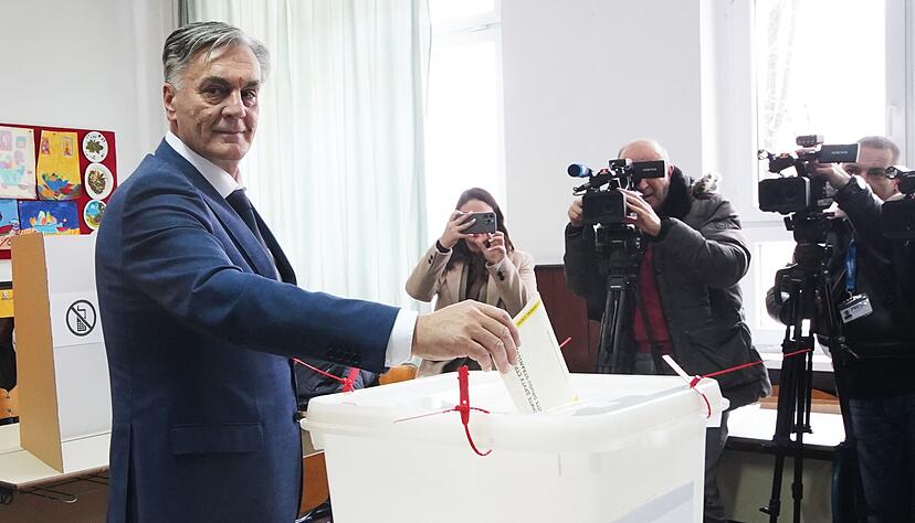 Auch nach der teilweisen Wahlwiederholung bleibt der Regierungsmann Sinisa Karan Pr&auml;sident des serbischen Landesteils von Bosnien. (Archivbild)