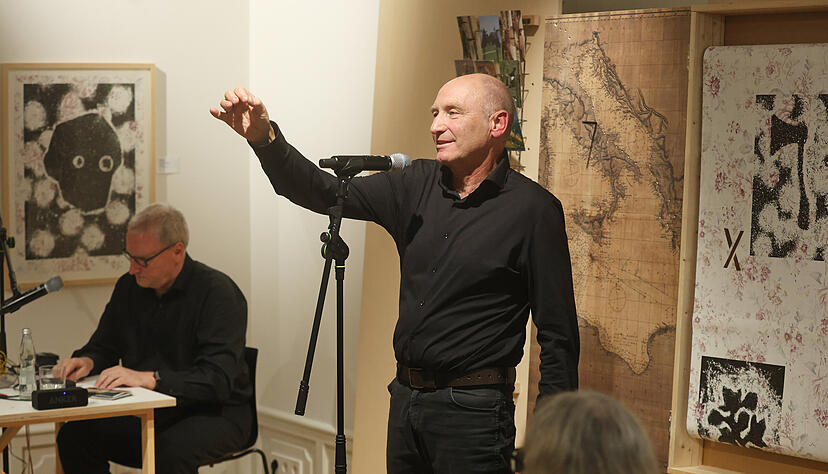 „Old Man Odyssey“: Peter Riek stellt seine Fahrrad-Irrfahrt im Literaturhaus Heilbronn vor, im Dialog mit Lothar Heinle.