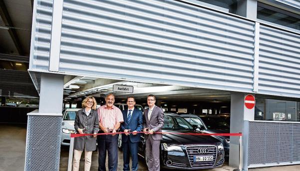 Personalleiterin Stefanie Ulrich, Betriebsratsvorsitzender Norbert Rank, Chef-Planer Bernhard Schneider und Werkleiter Fred Schulze machen den Weg frei.Foto: Audi