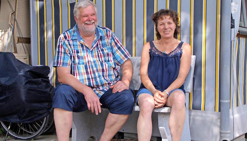 Leidenschaftliche Camper: Die Stuttgarter Horst Hampel und Claudia Held genießen die Ruhe und gute Luft in idyllischer Umgebung.Foto: Astrid Link Leidenschaftliche Camper: Die Stuttgarter Horst Hampel und Claudia Held genießen die Ruhe und gute Luft in idyllischer Umgebung.Foto: Astrid Link