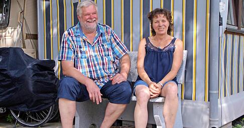 Leidenschaftliche Camper: Die Stuttgarter Horst Hampel und Claudia Held genießen die Ruhe und gute Luft in idyllischer Umgebung.Foto: Astrid Link Leidenschaftliche Camper: Die Stuttgarter Horst Hampel und Claudia Held genießen die Ruhe und gute Luft in idyllischer Umgebung.Foto: Astrid Link