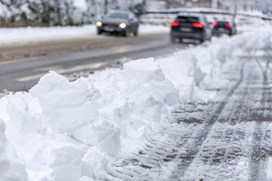 Die Straßen sind in Lauffen geräumt. An den Gehwegen türmt sich der Schnee. Die Straßen sind in Lauffen geräumt. An den Gehwegen türmt sich der Schnee.
