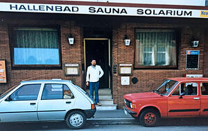 Eberhard Schoch eröffnete an der Mönchseestraße 57 im Jahr 1977 das erste privat betriebene Hallenbad Heilbronns. Schon 1965 gingen zwei Kegelbahnen in Betrieb. Eberhard Schoch eröffnete an der Mönchseestraße 57 im Jahr 1977 das erste privat betriebene Hallenbad Heilbronns. Schon 1965 gingen zwei Kegelbahnen in Betrieb.