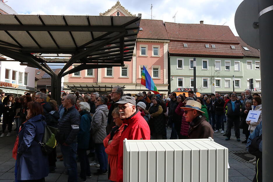Demo mit 350 Menschen in K&uuml;nzelsau gegen die AfD