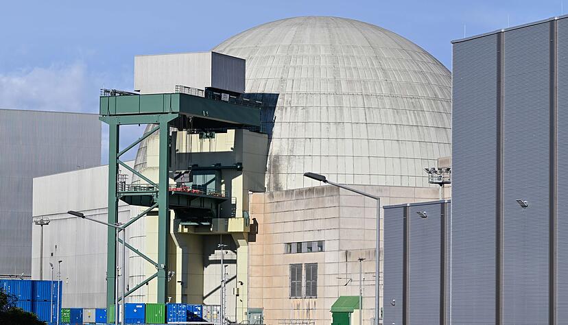 Seit 2007 lagern auf dem Gelände des inzwischen stillgelegten Kernkraftwerkes Philippsburg in einem Zwischenlager radioaktive Abfälle. Seit 2007 lagern auf dem Gelände des inzwischen stillgelegten Kernkraftwerkes Philippsburg in einem Zwischenlager radioaktive Abfälle.