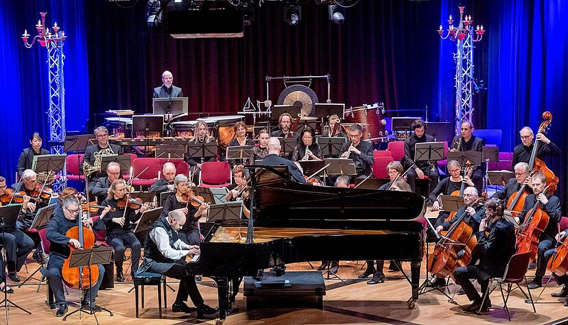 Zum Auftakt der Musikwoche in Neckarsulm spielte das Festivalorchester der Städtischen Musikschule mit Michael Rosenboom am Klavier. Fotos:Mario Berger Zum Auftakt der Musikwoche in Neckarsulm spielte das Festivalorchester der Städtischen Musikschule mit Michael Rosenboom am Klavier. Fotos:Mario Berger