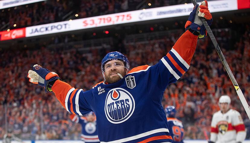 Eishockey-Superstar Leon Draisaitl war schon Deutschlands Sportler des Jahres. (Archivbild)