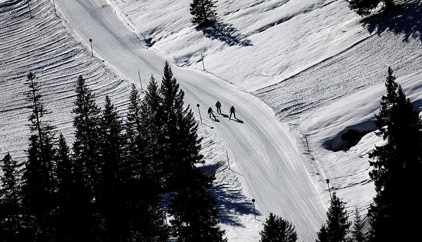 Nicht &uuml;berall ist es abseits der Pisten gr&uuml;n. (Archivbild)