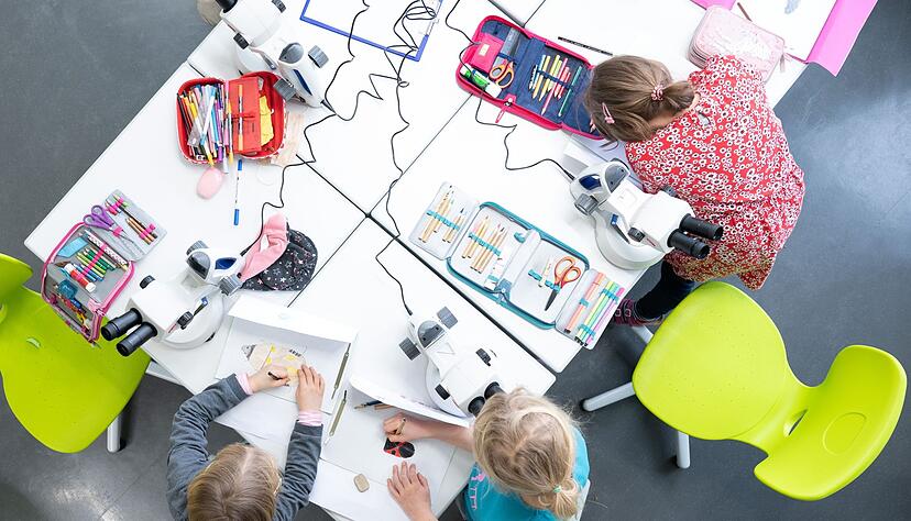 An einigen Grundschulen in Braunschweig stehen derzeit für rund 300 Schülerinnen und Schüler Glücksstunden auf dem Programm. An einigen Grundschulen in Braunschweig stehen derzeit für rund 300 Schülerinnen und Schüler Glücksstunden auf dem Programm.