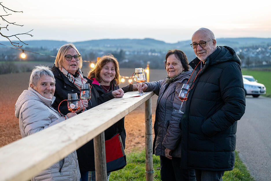 Zwar weht bei der Er&ouml;ffnung noch ein etwas frischer Wind, aber die Fr&uuml;hjahrssonne scheint und sorgt zus&auml;tzlich f&uuml;r tolle Stimmung zum Rebengl&uuml;hen-Start.