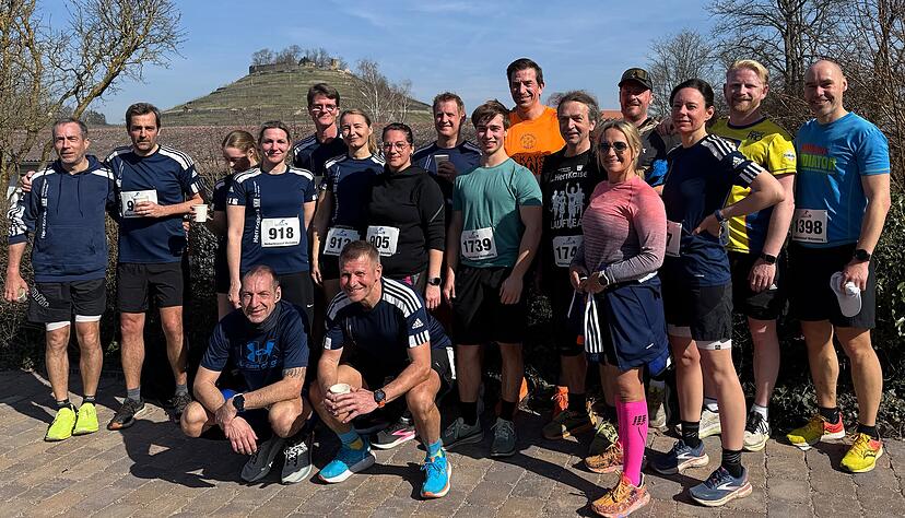 Die Sonne strahlt vom Himmel beim Weibertreulauf des TSV Weinsberg. Für diese Läufer aus dem Team von Johannes Kaisers war es der erste Test der Saison.