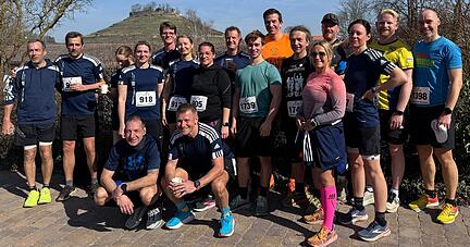 Die Sonne strahlt vom Himmel beim Weibertreulauf des TSV Weinsberg. Für diese Läufer aus dem Team von Johannes Kaisers war es der erste Test der Saison.