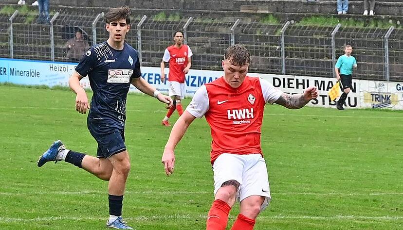 Im Training hatte die Wade gezwickt, auch nach dem Spiel gegen den Waldhof II sp&uuml;rte Arnold Luck ein Ziehen. Zwei Tore erzielte er trotzdem.
Foto: Klaus Kr&uuml;ger