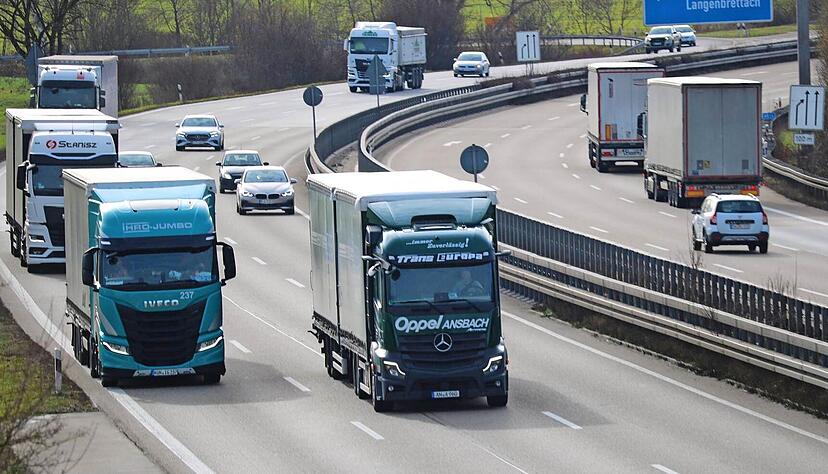 Der Autobahnabschnitt zwischen den Anschlussstellen Bretzfeld und Neuenstein soll als erster ausgebaut werden. Der Planfeststellungsbeschluss soll Ende 2026 vorliegen, die Baugenehmigung k&ouml;nnte Anfang 2027 folgen.