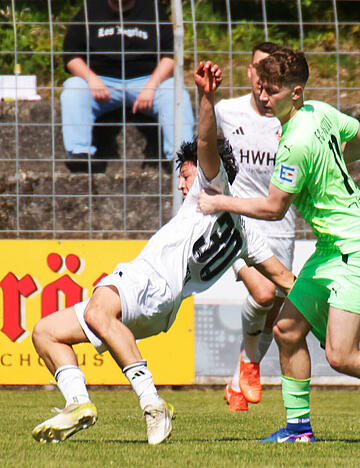 F&uuml;r Amin Yazji (Mitte) und den VfB Eppingen geht es zur DJK/FC Ziegelhausen-Peterstal.
