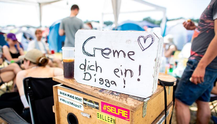 Stundenlang in der prallen Sonne: Wer sich nicht mit hohem Lichtschutzfaktor eincremt, riskiert einen Sonnenbrand.