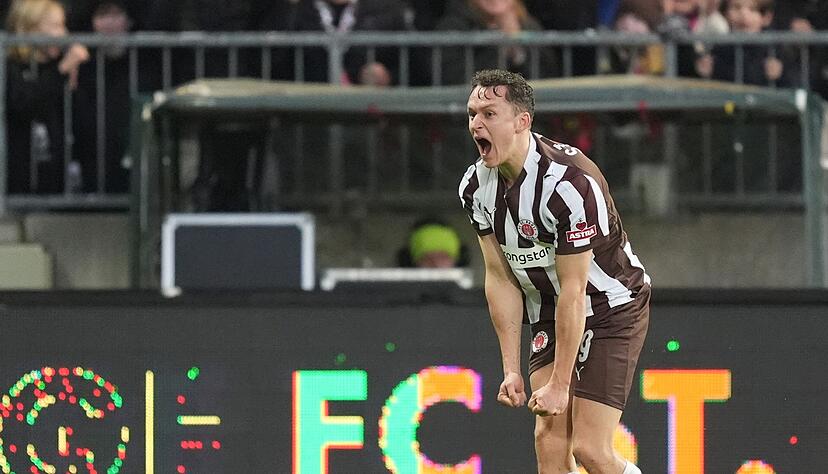 Martijn Kaars jubelt über seinen Treffer zum 1:0 für den FC St. Pauli. Martijn Kaars jubelt über seinen Treffer zum 1:0 für den FC St. Pauli.