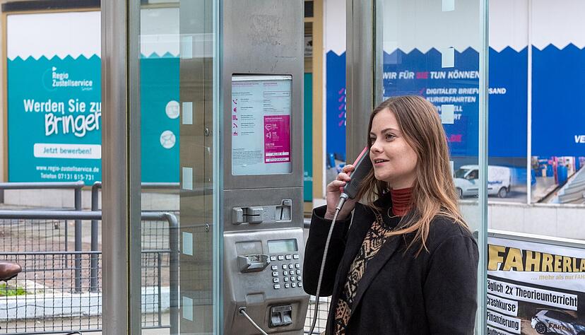 Ein Bild mit Seltenheitswert: Öffentliche Telefonzellen wie hier an der Heilbronner Allee werden kaum noch genutzt. Die Telekom stellt das Angebot daher ein.