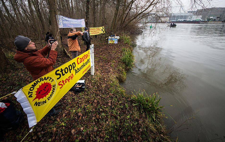 Fünfter Castor-Transport auf dem Neckar Fünfter Castor-Transport auf dem Neckar