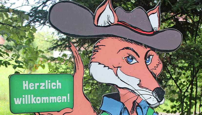 Das Symbol des Naturerlebnis-Pfads ist Fuxi, ein vermenschlichter Fuchs.