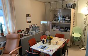 Gegensätze auf der Onkologie-Station: In der Patientenküche ist man um ein wohnliches Ambiente bemüht.
Foto: Nils Buchmann