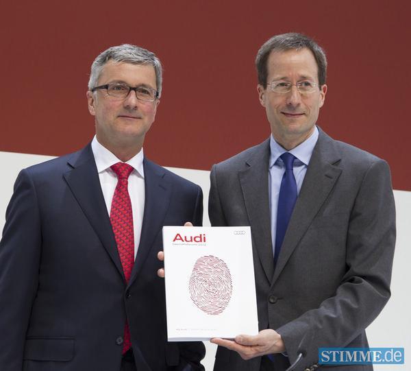 Vorstandsvorsitzender Rupert Stadler und Axel Strotbek, Vorstand Finanz und Organisation, präsentieren den Audi Geschäftsbericht 2012. Vorstandsvorsitzender Rupert Stadler und Axel Strotbek, Vorstand Finanz und Organisation, präsentieren den Audi Geschäftsbericht 2012.