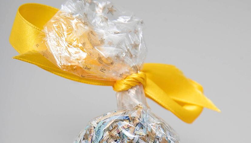 Geschredderte D-Mark-Banknoten als Konfetti: Das gab es damals auch.