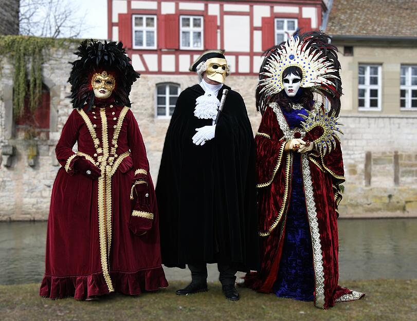 Die Masken der Teilnehmer wurden in m&uuml;hevoller Handarbeit meist selbst entworfen und hergestellt.&nbsp;