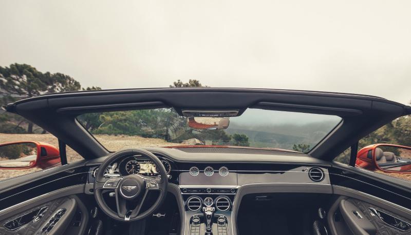 Bentley kombiniert im Innenraum digitale Instrumente mit antiquierten Detail - darunter eine Klimaanlage mit Reglern wie Orgelzüge. Bentley kombiniert im Innenraum digitale Instrumente mit antiquierten Detail - darunter eine Klimaanlage mit Reglern wie Orgelzüge.