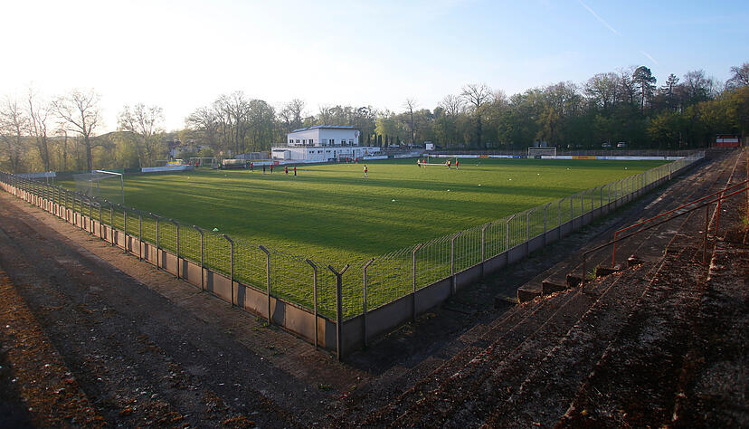 Idyllisch fast im Wald liegt die Eppinger HWH-Arena. Zum Verbandspokalfinale erwarten die VfB-Verantwortlichen bis zu 2400 Zuschauer.
Foto: Herbert Schmerbeck Idyllisch fast im Wald liegt die Eppinger HWH-Arena. Zum Verbandspokalfinale erwarten die VfB-Verantwortlichen bis zu 2400 Zuschauer.
Foto: Herbert Schmerbeck