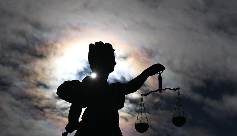 Gericht entscheidet zugunsten des Miteigentümers: Eigenbedarf kann Vorrang vor dem Wohnrecht von Angehörigen haben. Gericht entscheidet zugunsten des Miteigentümers: Eigenbedarf kann Vorrang vor dem Wohnrecht von Angehörigen haben.