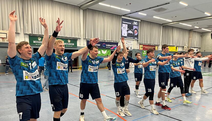 Jubel beim TSB Horkheim &uuml;ber das 36:27 gegen die Rhein-Neckar L&ouml;wen II