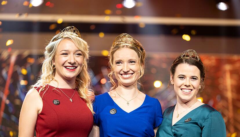 K&ouml;nigin Anna Zenz (M) mit den Prinzessinnen Emma Meinhardt (l) und Katja Simon (r)