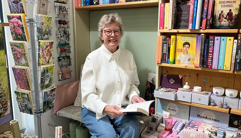 Karin Fr&ouml;schl-Wagner f&uuml;hrt den einzigen Buchladen in Schwaigern. Ihr Erfolgsrezept: eine gute Kundenbindung und vor allem viel lesen.