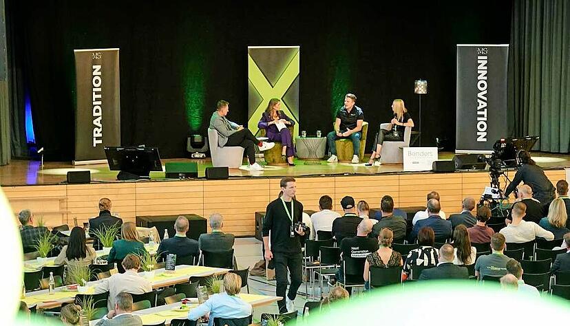 Motto "Tradition trifft Innovation": Veranstaltet wurde der "Mittelstandsgipfel" im Forum in Rot am See, parallel zum Jahrmarkt auf der Muswiese.
Foto: Christian Gleichauf Motto "Tradition trifft Innovation": Veranstaltet wurde der "Mittelstandsgipfel" im Forum in Rot am See, parallel zum Jahrmarkt auf der Muswiese.
Foto: Christian Gleichauf