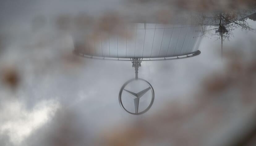 Bei Mercedes sacken die Zahlen im ersten Quartal für 2024 überraschend deutlich ab. (Symbobild) Bei Mercedes sacken die Zahlen im ersten Quartal für 2024 überraschend deutlich ab. (Symbobild)
