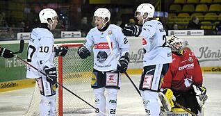 Die beiden besten Kumpel Nolan Ritchie (von links) und Calder Anderson - hier zusammen mit Thore Weyrauch - bilden ein kongeniales Sturmduo auf dem Eis.