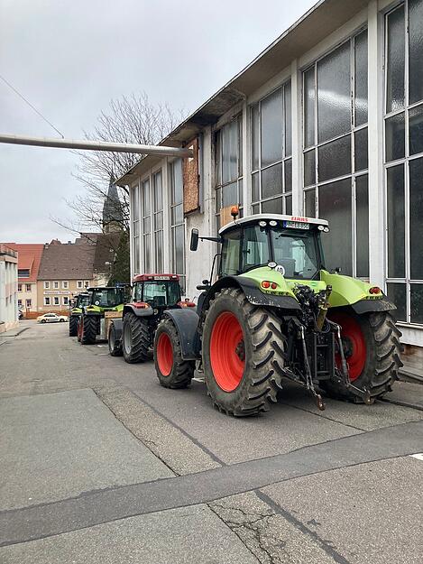 Landwirte aus der Region zeigen ihren Frust beim Dreikönigstreffen der FDP in Eppingen
