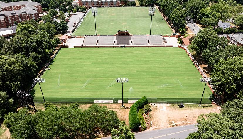 Blick auf den Trainingsplatz auf dem Gelände der Privat-Universität Wake Forest. Blick auf den Trainingsplatz auf dem Gelände der Privat-Universität Wake Forest.