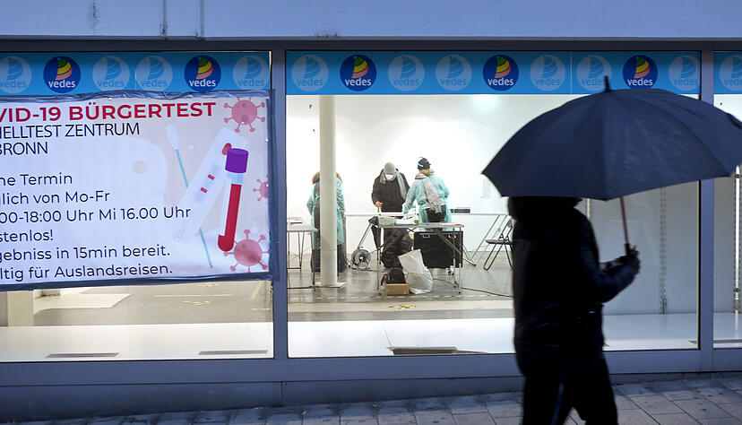 Blick auf eine Corona-Teststation in Heilbronn. Foto: Ralf Seidel