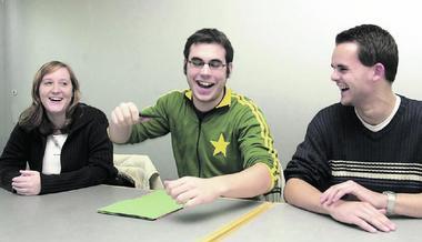 Christian Eheim (Mitte) zusammen mit seinen Stellvertretern Sara Quinzer und Benedikt Berk. Sie sind das neue Juso-Team. (Foto: Dittmar Dirks) Christian Eheim (Mitte) zusammen mit seinen Stellvertretern Sara Quinzer und Benedikt Berk. Sie sind das neue Juso-Team. (Foto: Dittmar Dirks)