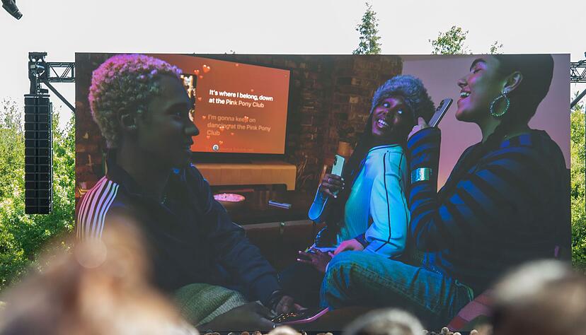 Das iPhone als Mikrofon, das Apple TV als Karaoke-Maschine - könnte eigentlich Spaß machen? Das iPhone als Mikrofon, das Apple TV als Karaoke-Maschine - könnte eigentlich Spaß machen?