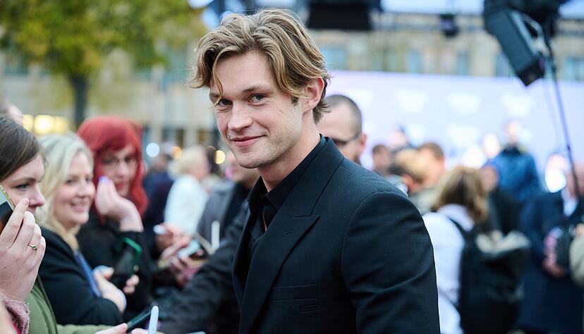 Damian Hardung spielt den Schulschwarm James Beaufort. (Archivbild)