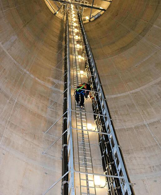 Das Panorama dürfen sonst nur Profis genießen: Simbeck schießt ein Bild. Das Panorama dürfen sonst nur Profis genießen: Simbeck schießt ein Bild.