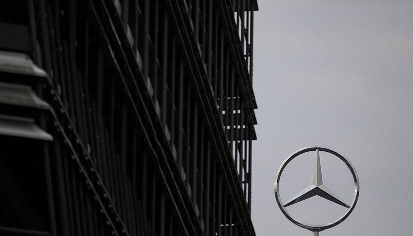Der Autobauer Mercedes-Benz will mit Stellenabbau und Kostensenkungen wieder profitabler werden. (Archivbild)