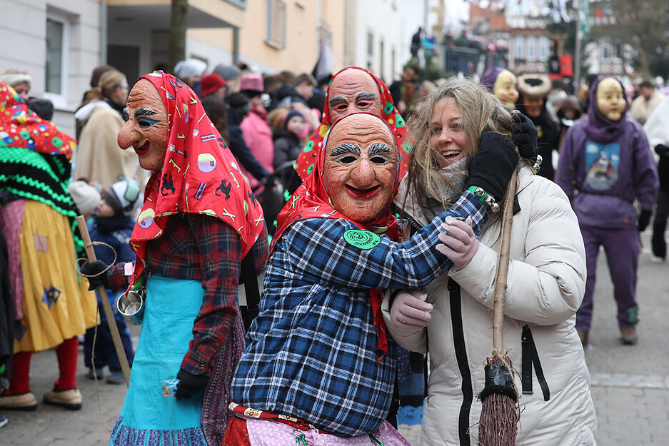 Fasnetsumzug in Brackenheim: Hexen, Dämonen, Böcke ziehen durch die Altstadt